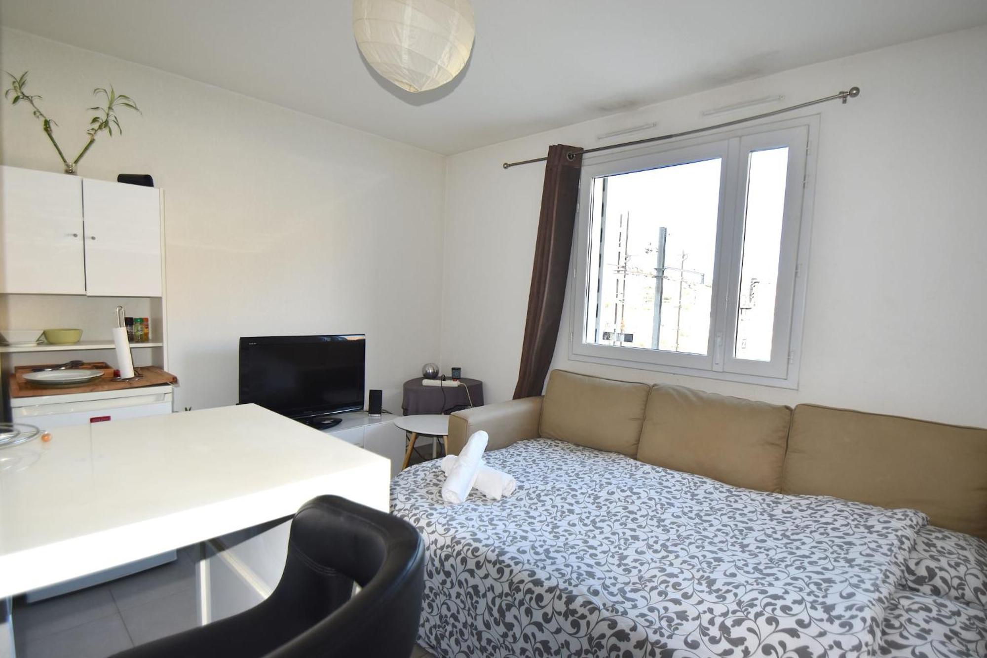 Studio Gare St Roch 1Er Etage - Air Rental Монпелие Екстериор снимка